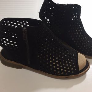 Musse & Cloud Sandals✨ Size 40